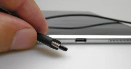 আইপ্যাড ইউএসবি-সি পোর্ট