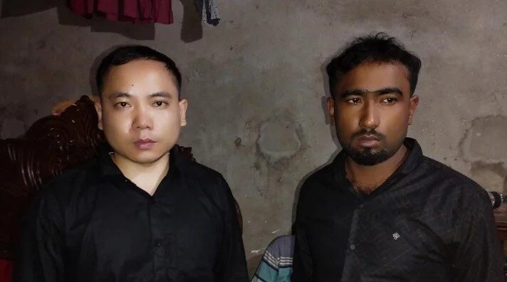 আটক করে থানায় সোপর্দ