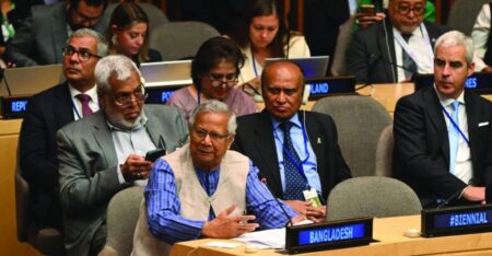 মর্যাদা, সমৃদ্ধি ও স্থিতিশীল অর্থনীতি গড়তে বিশ্ব নেতাদের প্রতি আহ্বান প্রধান উপদেষ্টার আহ্বান