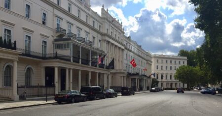 ইসরায়েলি শিক্ষার্থীদের ভর্তি বন্ধ