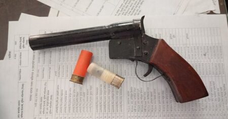 ঝিনাইদহের মহেশপুরে সীমান্ত এলাকা থেকে আগ্নেয়াস্ত্র ও গুলি উদ্ধার একটি পিস্তল ও একটি গুলি উদ্ধার