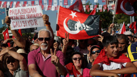 তুরস্কে বিরোধী দলের সমাবেশে লাখো মানুষ, এরদোয়ান সরকারের পদত্যাগ দাবি এরদোয়ান সরকারের পদত্যাগ দাবি