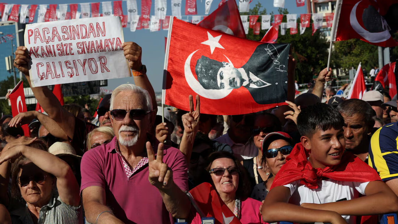 এরদোয়ান সরকারের পদত্যাগ দাবি 