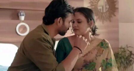 প্রতি মুহূর্তে ঘনিষ্ঠ দৃশ্য, ভুলেও কারও সামনে দেখবেন না এই ওয়েব সিরিজ ওয়েব সিরিজ