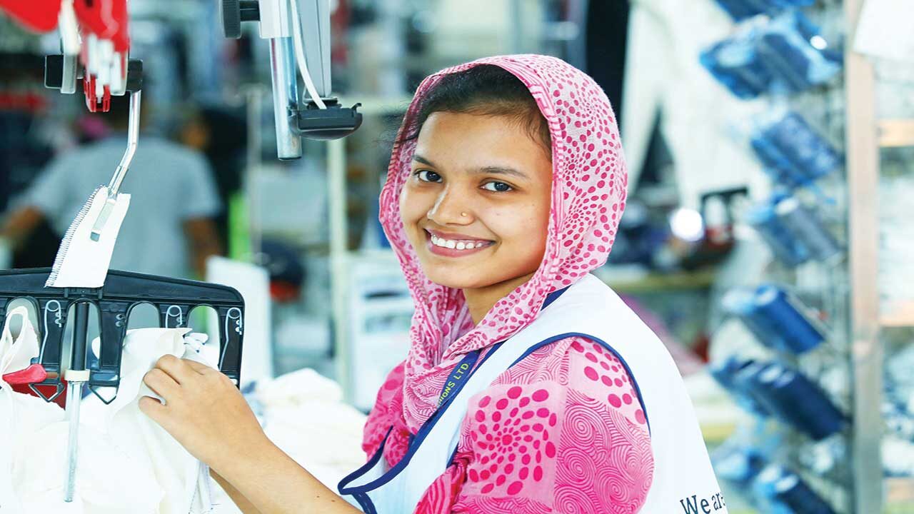 পোশাক শিল্পে দক্ষ জনশক্তি গড়তে ফ্রি প্রশিক্ষণ কোর্সে ভর্তি চলছে