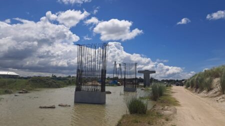 সেতুর কাজ বন্ধ