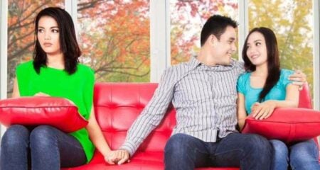 পরকীয়ায় জড়ায়