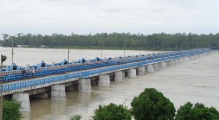 পানি ধীরে ধীরে নামতে শুরু করেছে