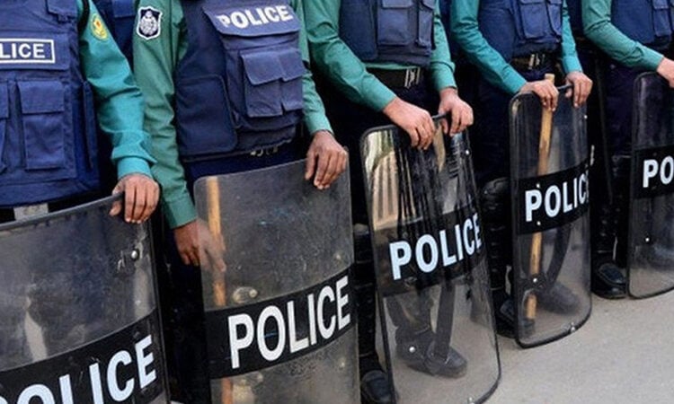  পুলিশ মোতায়েন 