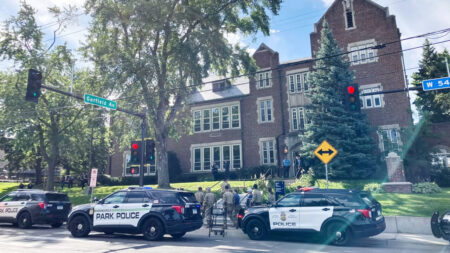 পেনসিলভানিয়ায় বন্দুকধারীর সঙ্গে সংঘর্ষে তিন পুলিশ নিহত বন্দুকধারীর হামলা