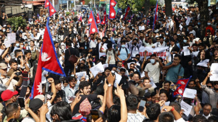 বাংলাদেশি পরিবার মারধর ও লুটের শিকার