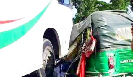 ১০ জন আহত