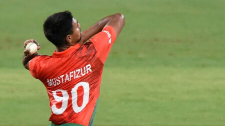 বিশ্বরেকর্ডের আরও কাছে মোস্তাফিজ, সামনে আছে যে ৩ জন বিশ্বরেকর্ডে মোস্তাফিজ