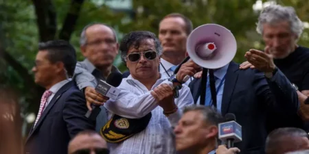 মার্কিন ভিসা বাতিলে ক্ষুব্ধ পেত্রো