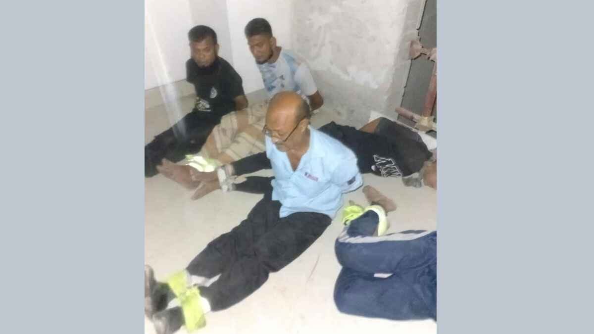 মালামাল লুট 