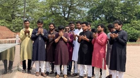 শহীদদের প্রতি শ্রদ্ধা