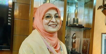 ৫ বছর পর দেশে ফিরলেন শাবানা শাবানা