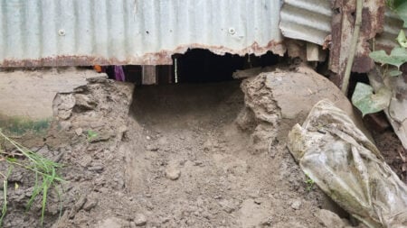 তিন গ্রামে ১০ বাড়িতে সিঁধ কেটে দুর্ধর্ষ চুরি, এলাকায় আতঙ্ক সিঁধ কেটে চুরি