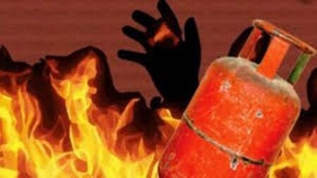 সিলিন্ডার বিস্ফোরণে ১৩ বসতঘর পুড়ে ছাই সিলিন্ডার বিস্ফোরণ