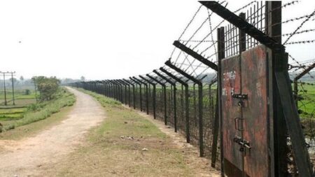 নারী-শিশুসহ ১৫ বাংলাদেশিকে ফেরত দিল বিএসএফ হস্তান্তর