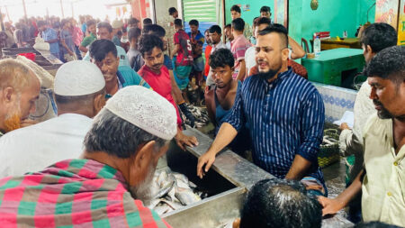 বিক্রি হলো ৮০টি ইলিশ