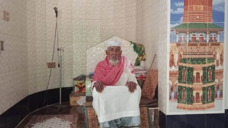 ১১৮ বছর বয়সেও ইমামতি