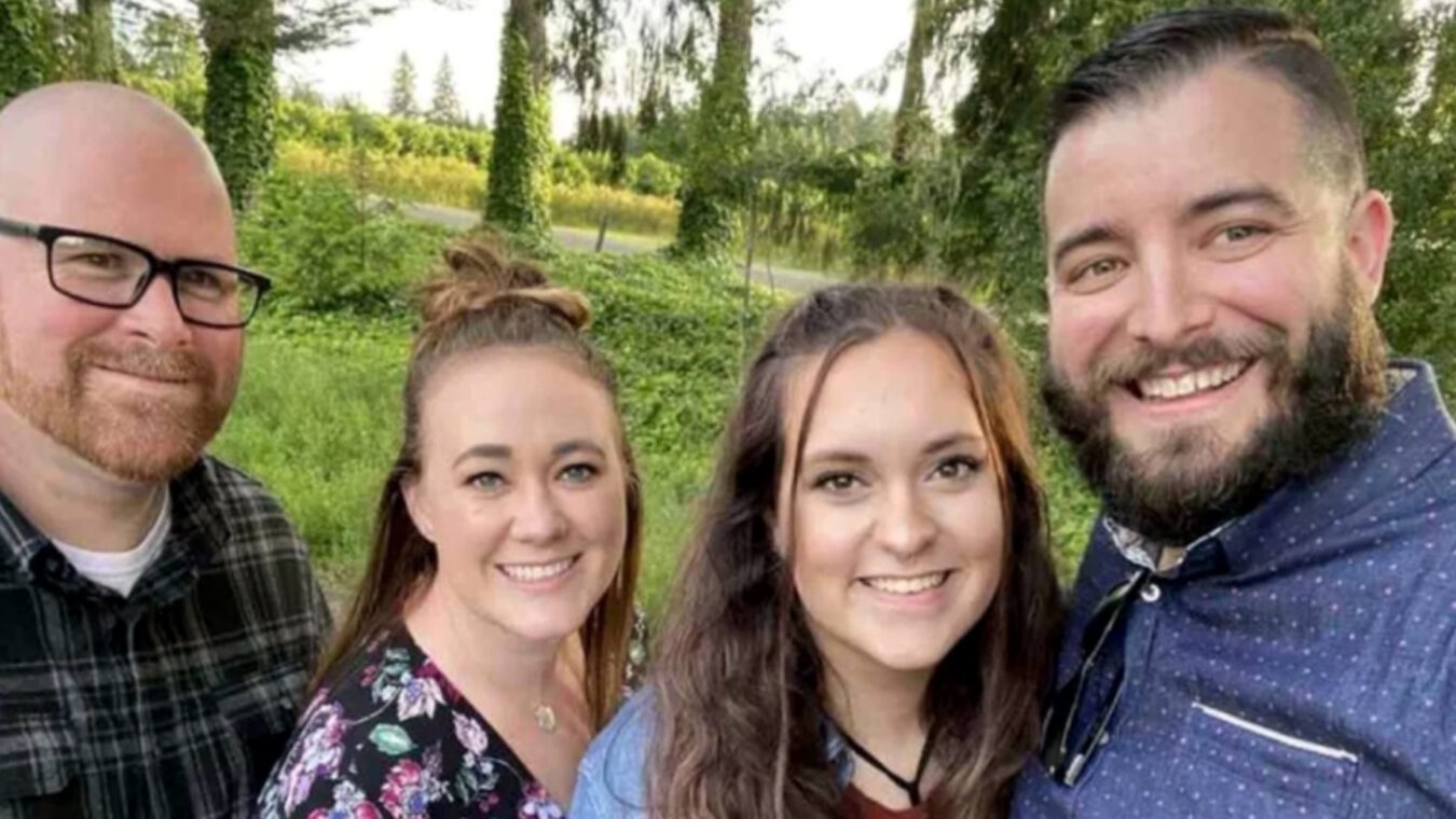 দুই দম্পতির বসবাস