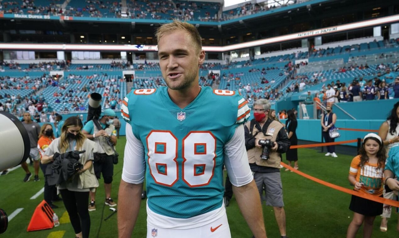 Mike Gesicki Injury Update: Bengals TE Placed on IR, Ruled Out for Week 7 vs. Steelers