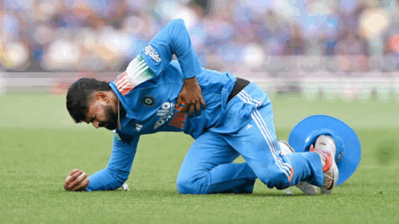 ক্যাচ ধরতে গিয়ে গুরুতর আঘাত, আইসিইউতে শ্রেয়াস আইয়ার শ্রেয়াস আইয়ার