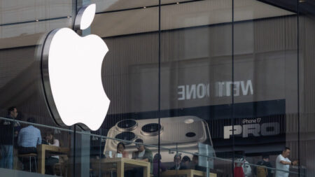 Apple Projects Record-Breaking December Quarter Revenue Apple Projects Record-Breaking December Quarter Revenue