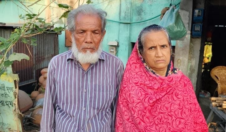 বাড়ি নিয়ে বাবা-মাকে দেখেন না ছেলে, আদালতের নির্দেশে মামলা