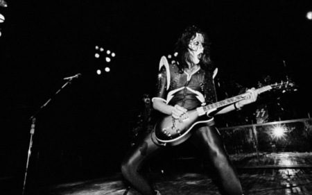 Beloved Pop Singer Announces Hes Becoming a Dad in the Sweetest Way [Video]