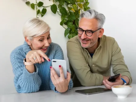 Budget Smartphones Help Seniors Connect with Family Budget Smartphones Help Seniors Connect with Family