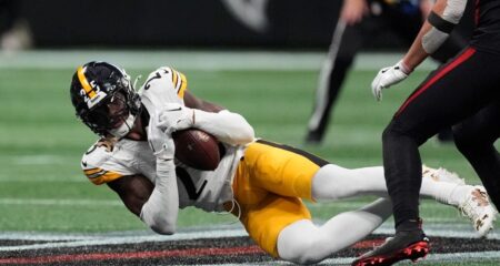 Steelers Safety DeShon Elliott Suffers Serious Knee Injury Against Packers DeShon Elliott injury