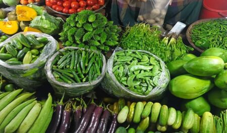 কমেছে সবজি, ডিম ও মুরগির দাম Egg