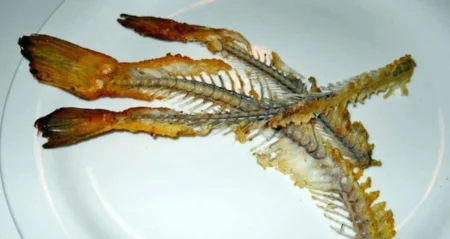 গলায় মাছের কাঁটা