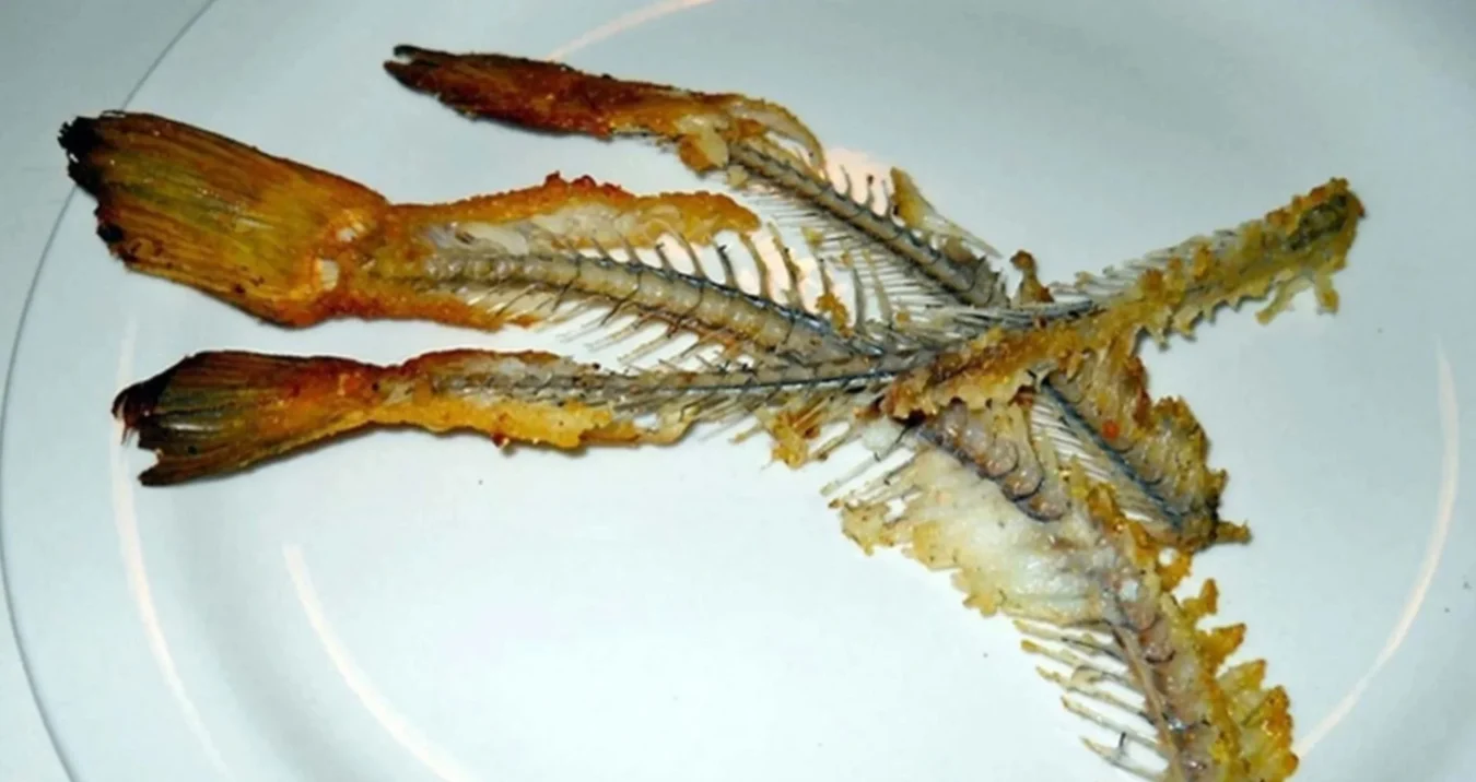 গলায় মাছের কাঁটা