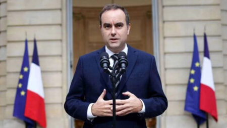 ফ্রান্সের প্রধানমন্ত্রীর পদে ফিরলেন পদত্যাগকারী লেকর্নু France