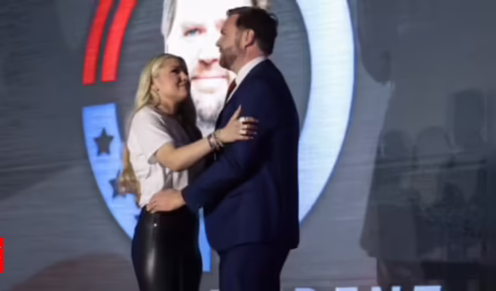 JD Vance and Erika Kirks Emotional Hug Sparks Online Discussion JD Vance and Erika Kirks Emotional Hug Sparks Online Discussion