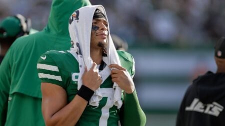Justin Fields Benched as Jets Turn to Tyrod Taylor in Critical Panthers Matchup Justin Fields Benched