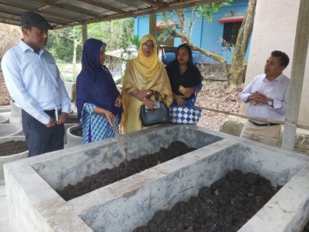 Kaligonj-Gazipur-Kamruzzaman's fate changed with the magic of earthworms (1)