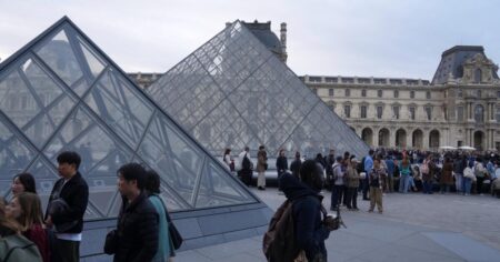 Louvre security failure