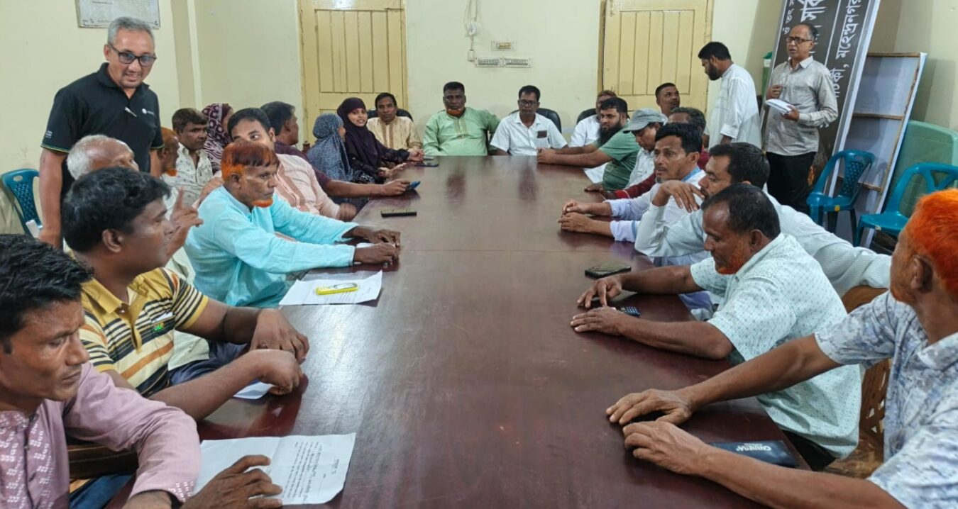 Mass resignation of 56 UP members