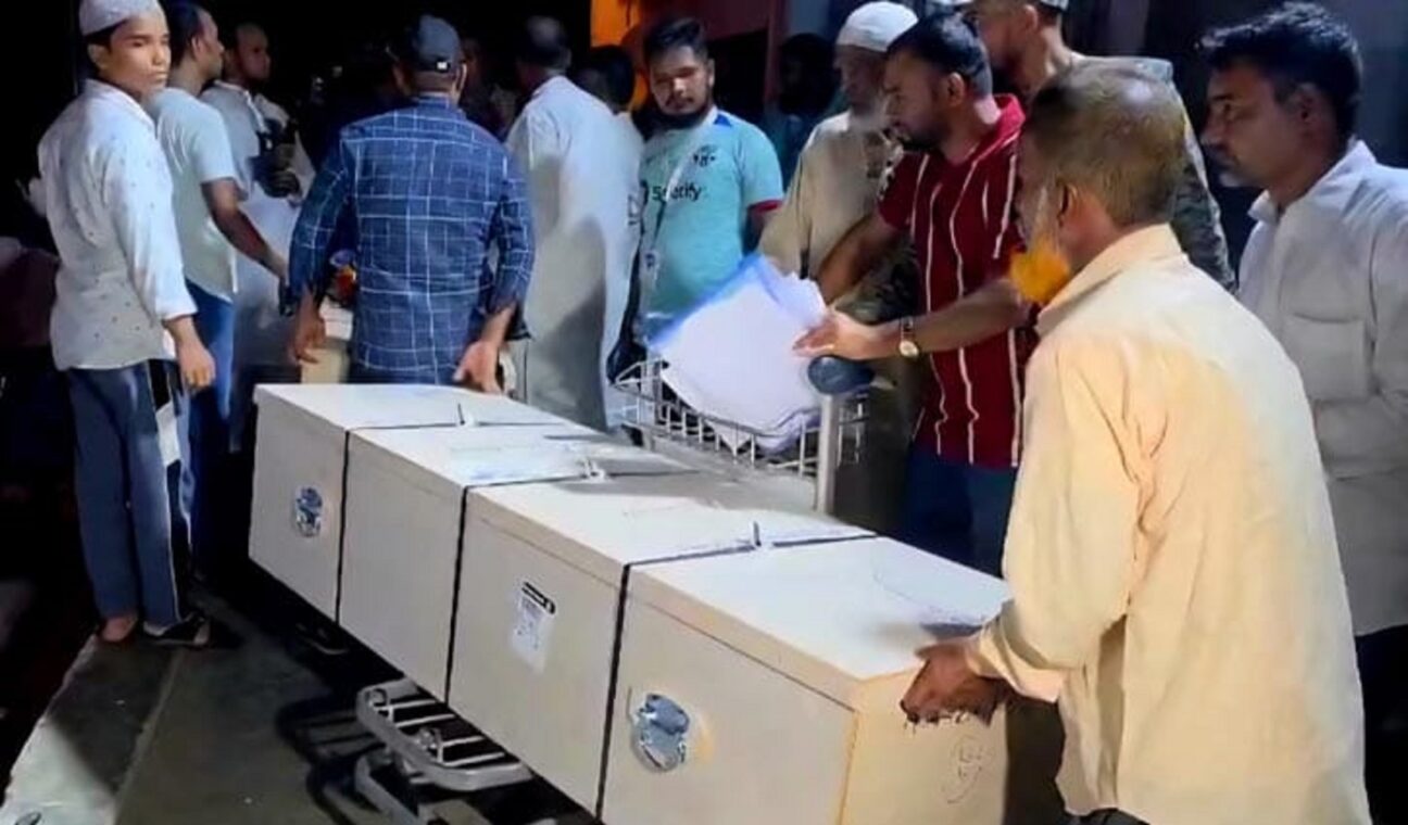 ৭ প্রবাসীর মরদেহ