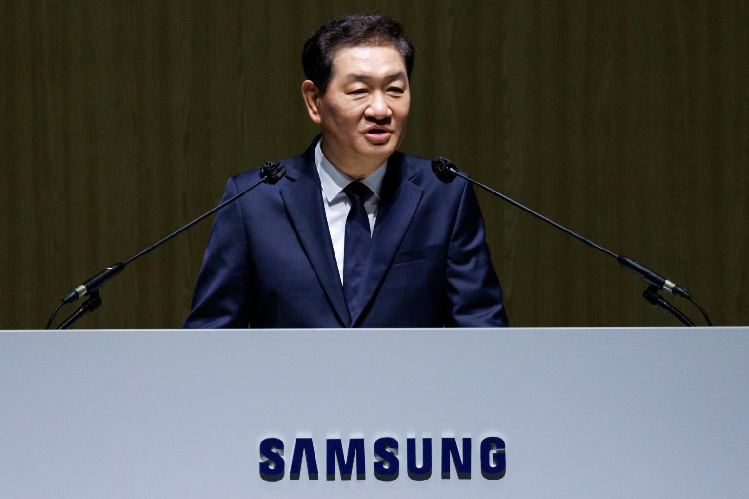 Samsung Boss Net Worth Tops $14 Billion as Stock Soars