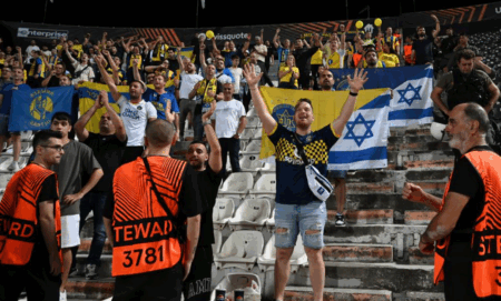 Starmer Backs Israeli Fans at Aston Villa Match