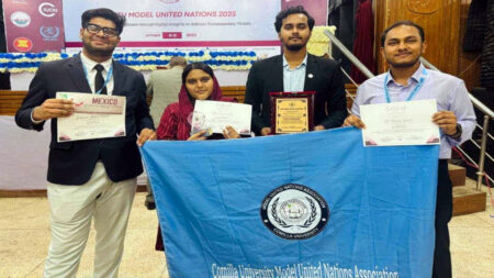 কুবি শিক্ষার্থীদের তিন পুরস্কার অর্জন