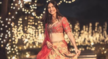 বলিউডে পা রেখেই প্রাণনাশের হুমকি পেলেন অভিনেত্রী অভিনেত্রী আহনা কুমরা