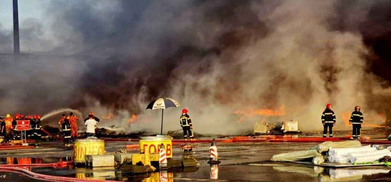 কার্গো ভিলেজের অগ্নিকাণ্ডে