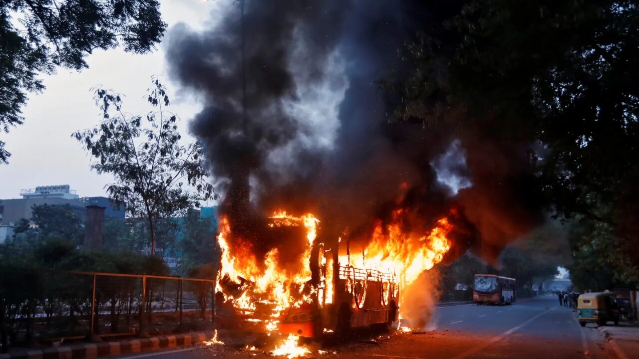 ভয়াবহ বাস আগুন